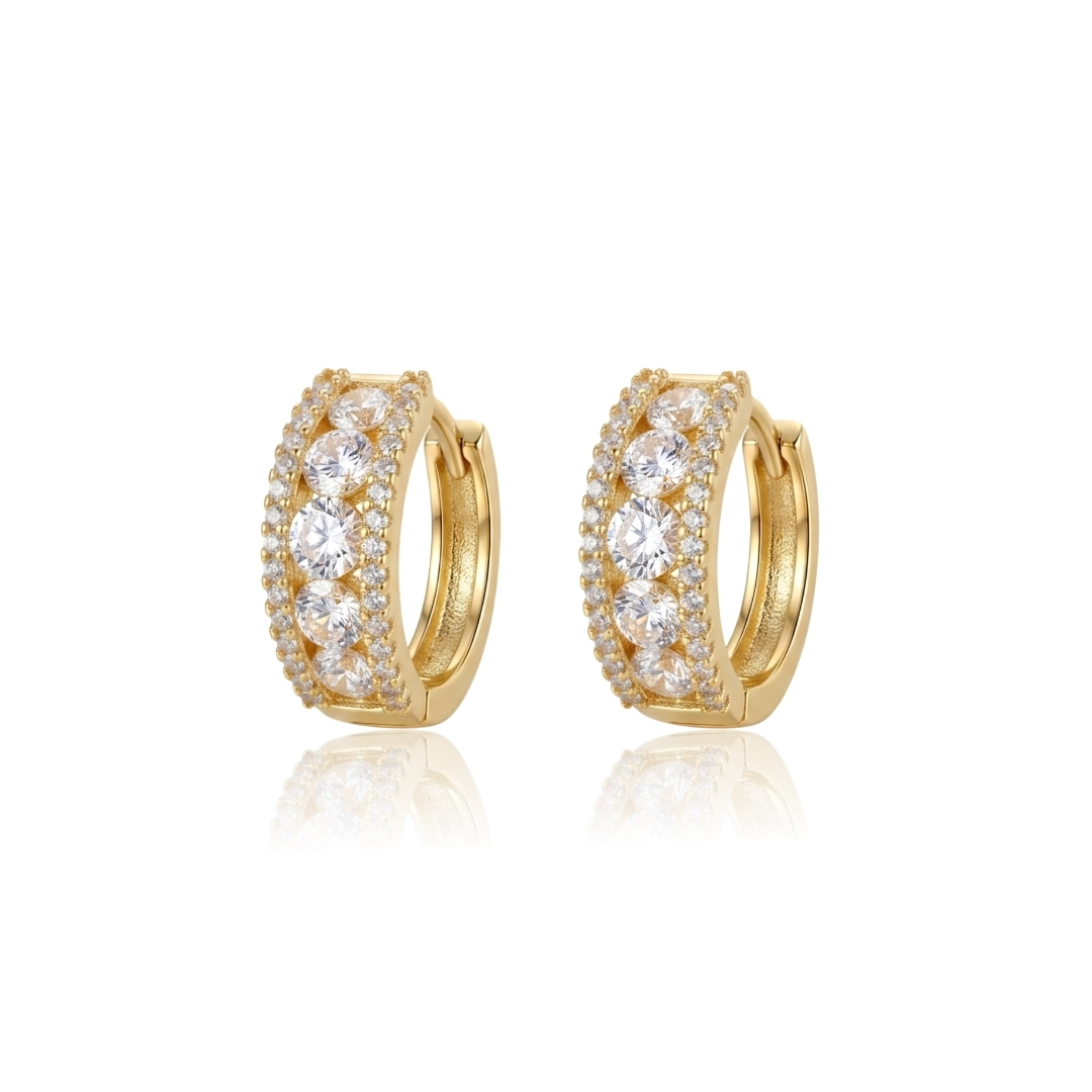 Brinco click argola com zircônias em degradê e borda cravejada folheado a ouro 18k