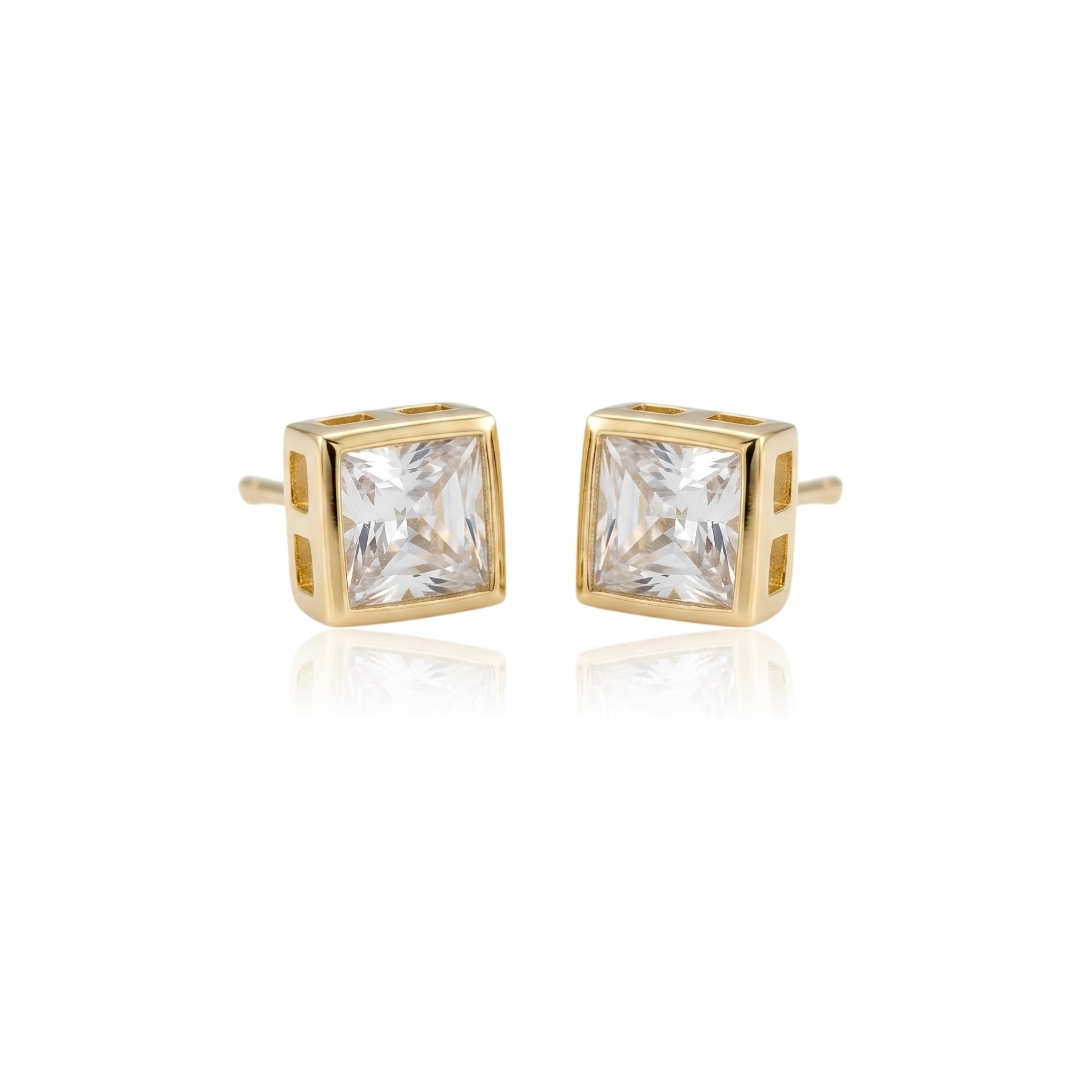 Brinco quadrado com zircônia em cravação inglesa folheado a ouro 18k