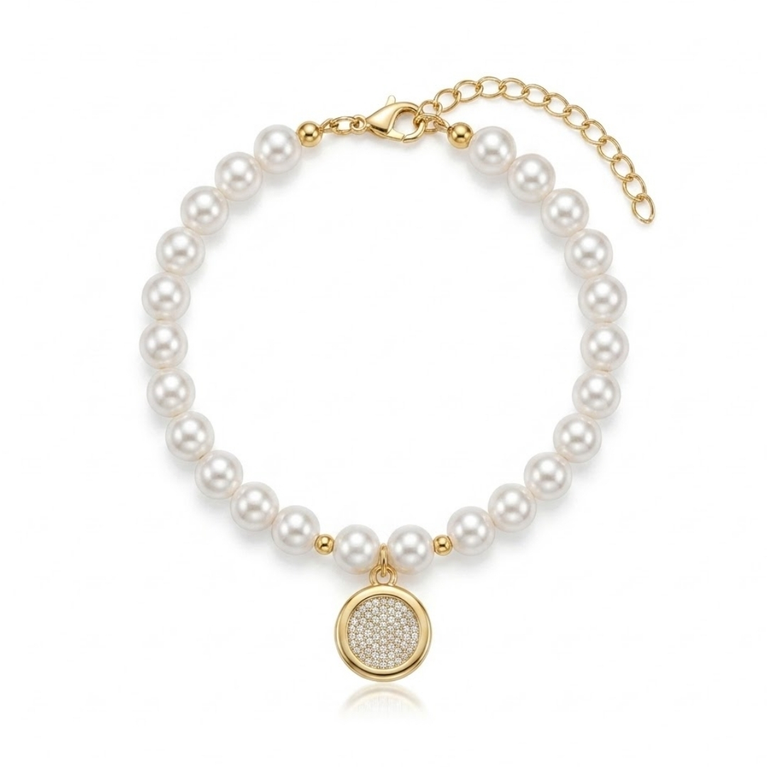 Pulseira de pérolas com pingente redondo de zircônias folheada a ouro 18k