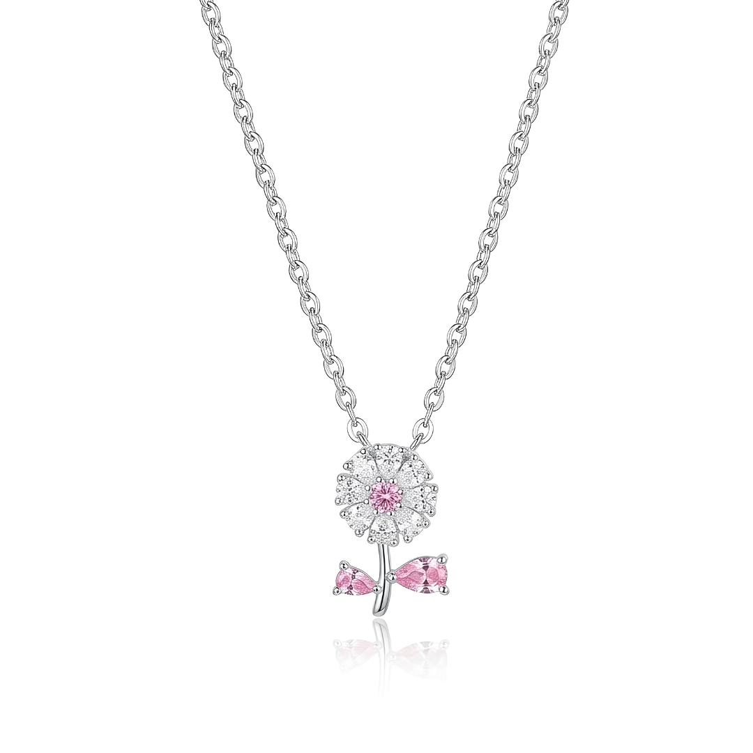Gargantilha com pingente de flor de zircônias e folhas rosa folheada a prata